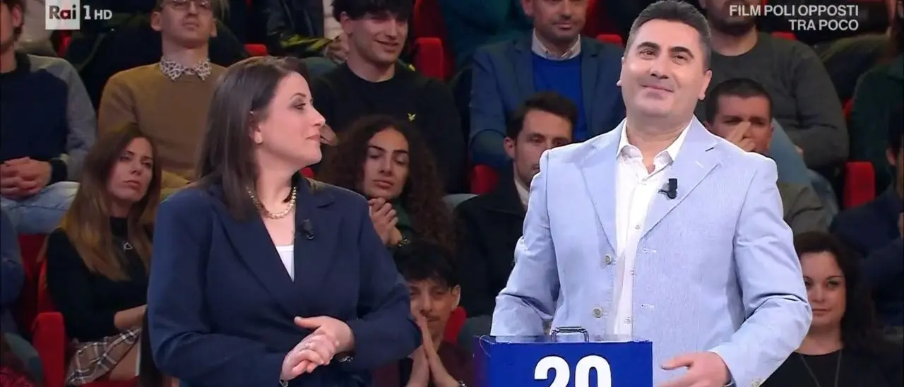 Pacco vuoto per una coppia di Cosenza: delusione ad Affari tuoi per marito e moglie calabresi