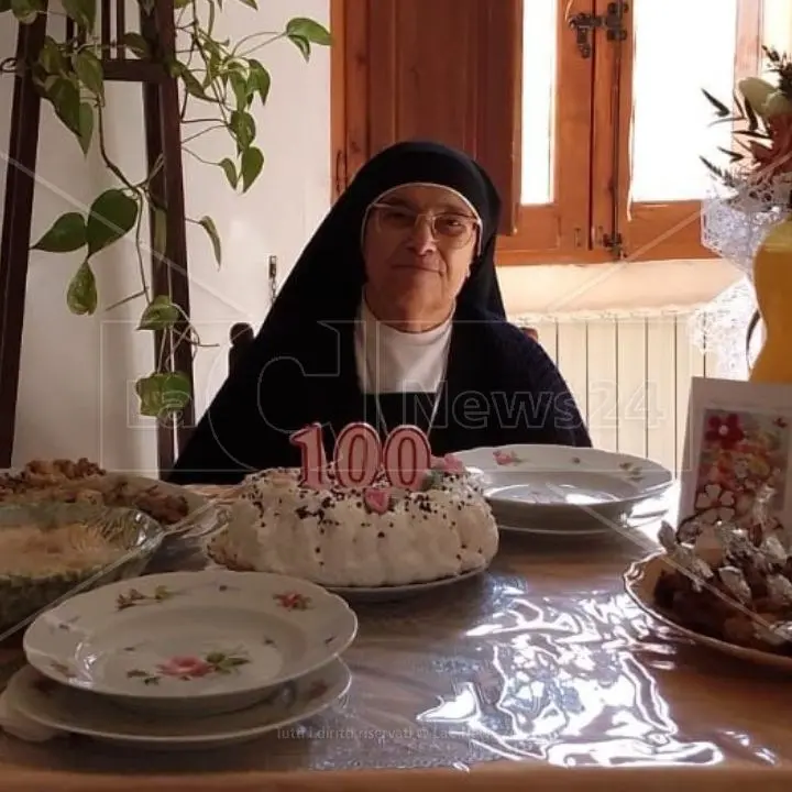 Festeggiamenti in convento a Sant’Andrea dello Jonio: suor Maria Domenica compie 100 anni