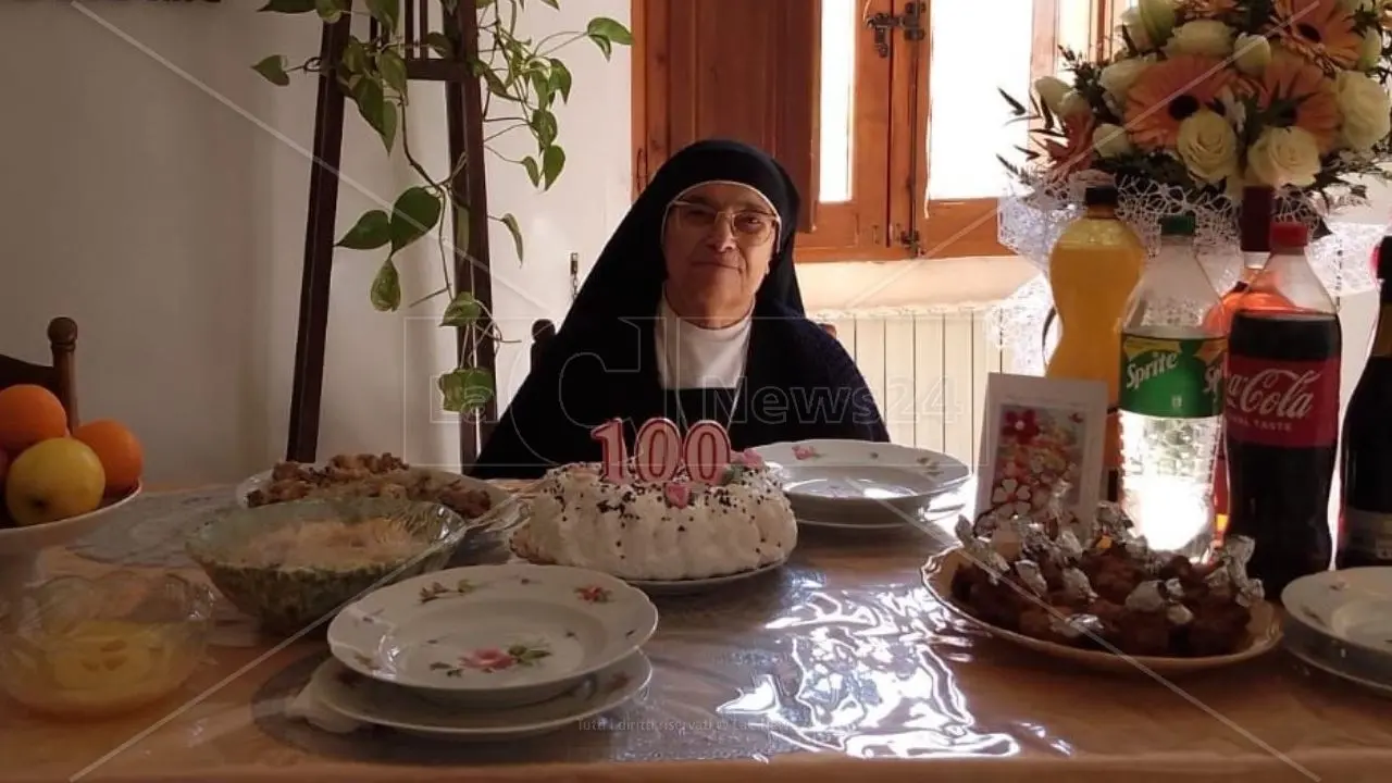 Festeggiamenti in convento a Sant’Andrea dello Jonio: suor Maria Domenica compie 100 anni