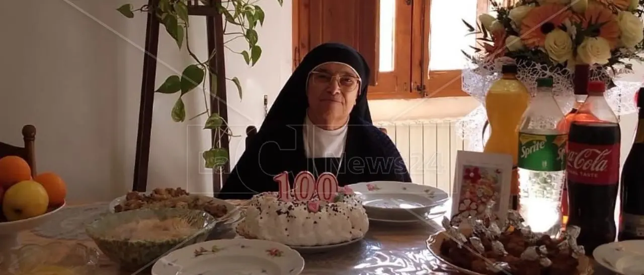 Festeggiamenti in convento a Sant’Andrea dello Jonio: suor Maria Domenica compie 100 anni
