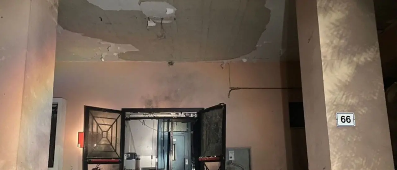 Bomba al Municipio di Ottana nel Nuorese: gravi danni all’edificio