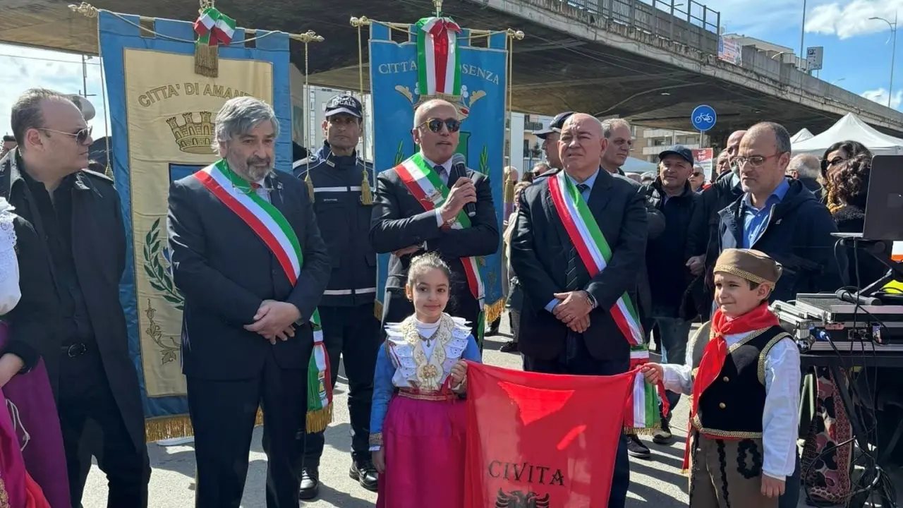 Cosenza, inaugurata la Fiera di San Giuseppe. Caruso tra gli stand con i sindaci di Amantea e Civita