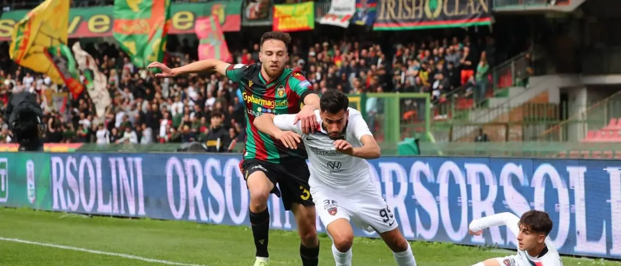 Ternana-Cosenza, si è spenta la luce rossoblù: il gran gol di Pereiro vale il definitivo 1-0