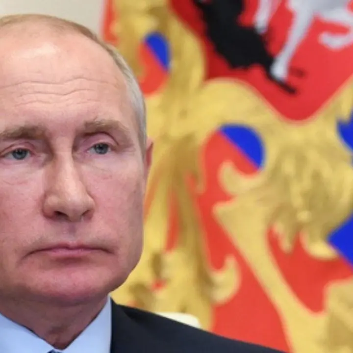 Elezioni in Russia, lunghe file ai seggi per la protesta “Mezzogiorno contro Putin”: oltre 70 i fermi