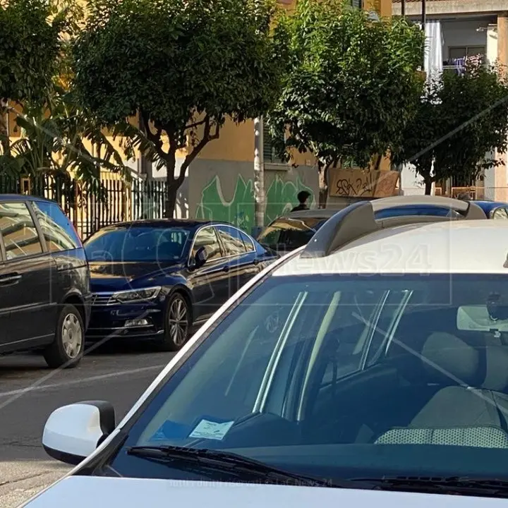 Colpi di arma da fuoco esplosi in pieno centro a Crotone: sul posto le forze dell’ordine
