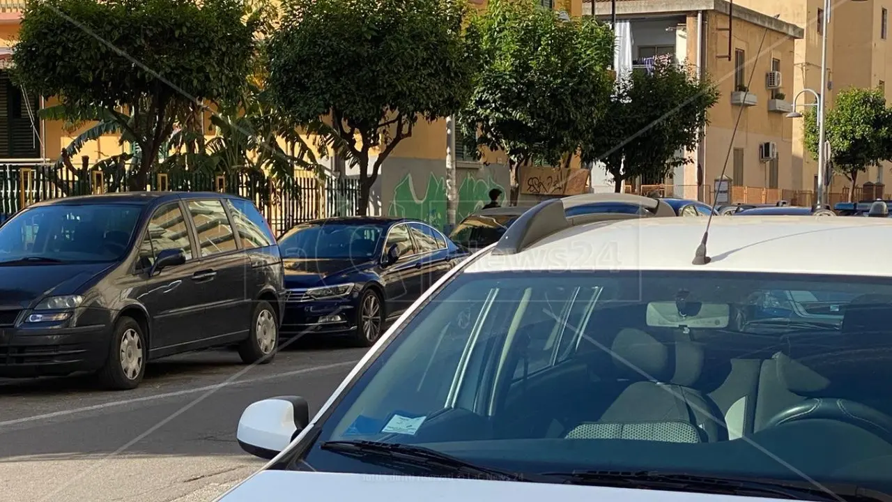 Colpi di arma da fuoco esplosi in pieno centro a Crotone: sul posto le forze dell’ordine