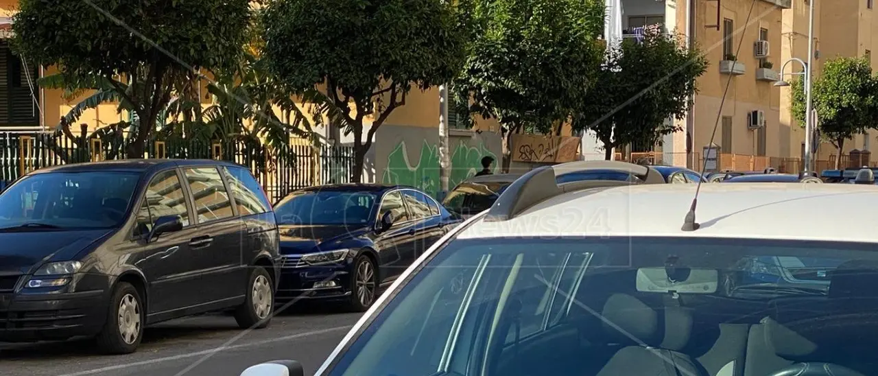 Colpi di arma da fuoco esplosi in pieno centro a Crotone: sul posto le forze dell’ordine