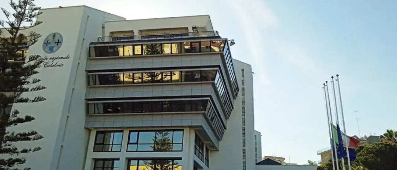 Giornata nazionale delle vittime di Covid, bandiere a mezz’asta in Consiglio regionale