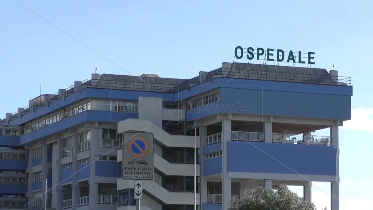 Dall’ospedale di Lamezia spariranno (anche) i laboratori di analisi, svaniscono progetti e appalti per il potenziamento