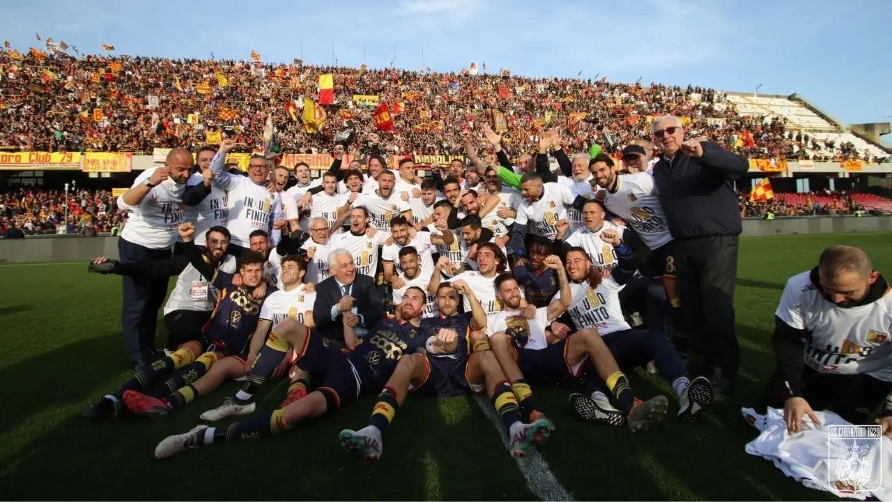 Catanzaro in Serie B, a un anno dalla promozione le Aquile continuano a volare alto