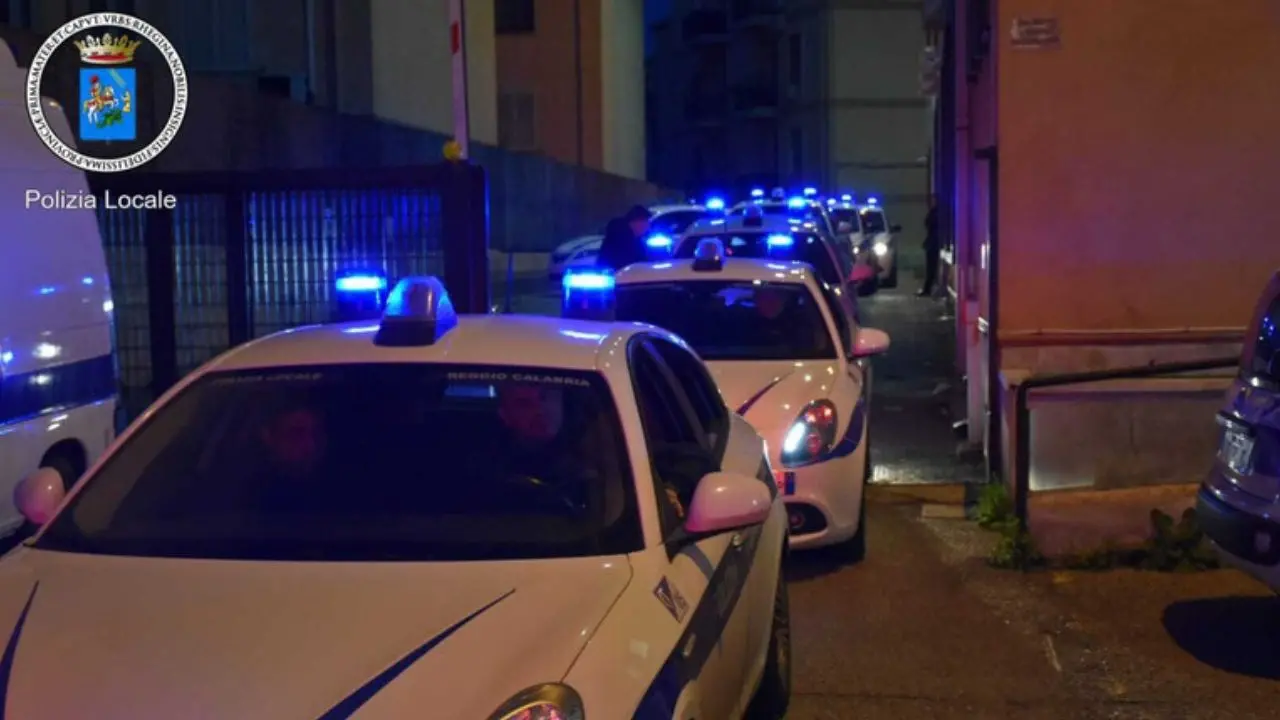 Traffico illecito di rifiuti nel Reggino, sequestrate due aziende: 10 indagati