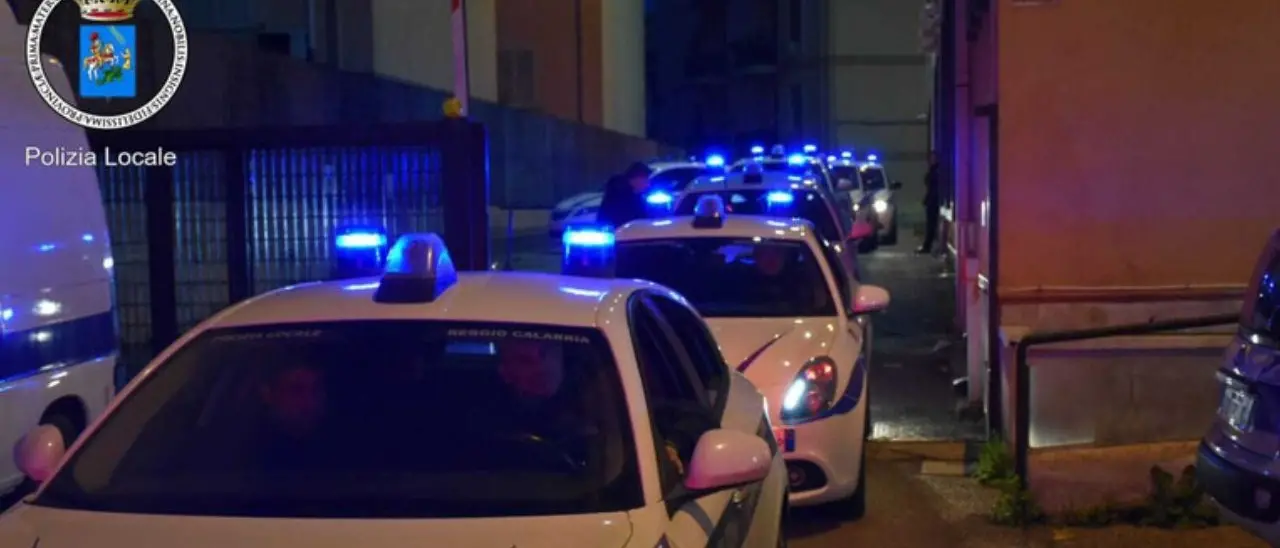 Traffico illecito di rifiuti nel Reggino, sequestrate due aziende: 10 indagati