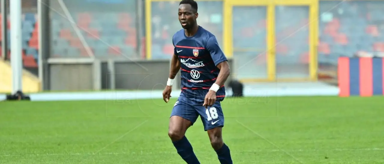 Cosenza, Bright Gyamfi sorprende l’ambiente rossoblù: il ghanese nota lieta di un periodo da dimenticare