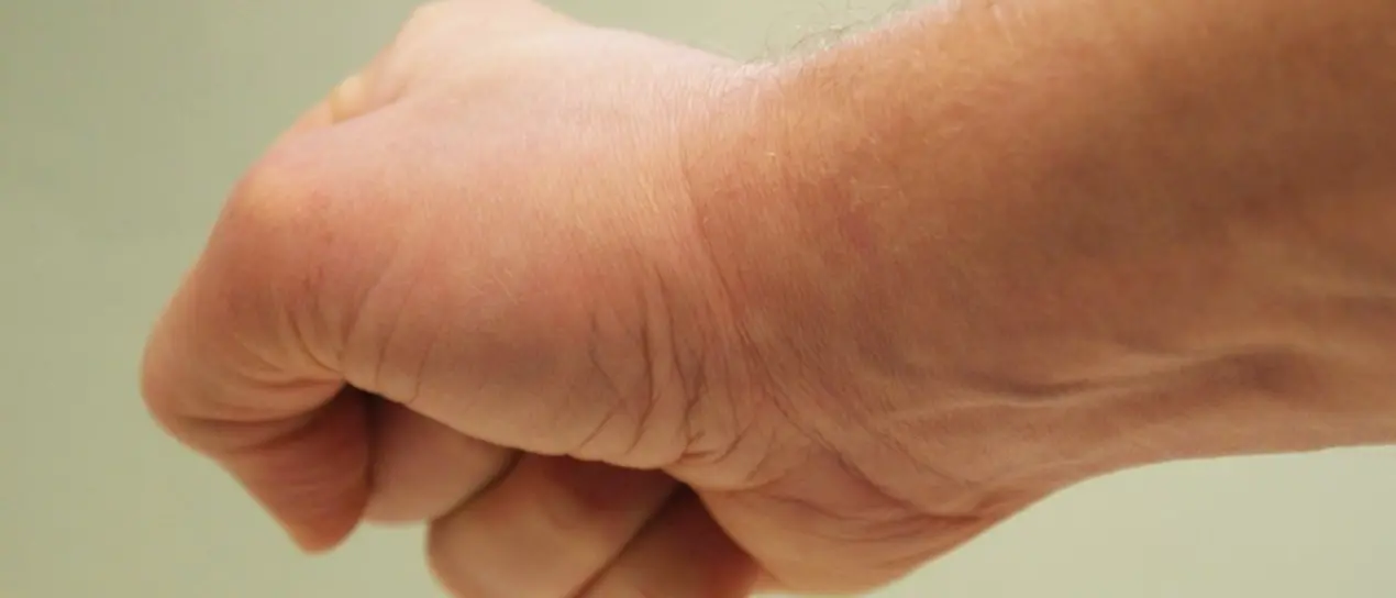 Prof aggredito e minacciato di morte in classe da uno studente di 17 anni