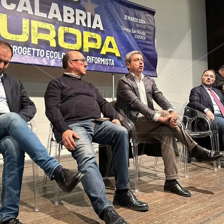L’ex ministro Orlando a Cosenza insieme al sindaco Caruso: «L’autonomia differenziata indebolisce la Calabria»