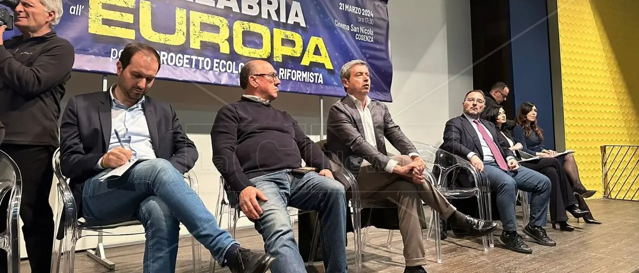 L’ex ministro Orlando a Cosenza insieme al sindaco Caruso: «L’autonomia differenziata indebolisce la Calabria»