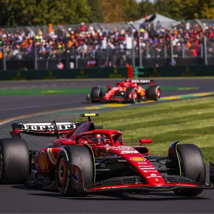 Formula Uno, doppietta Ferrari in Australia: vince Sainz davanti a Leclerc