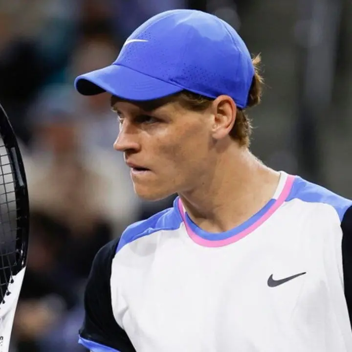 Miami Open, Sinner salvato dalla pioggia. Soffre, va sotto ma batte Griekspoor