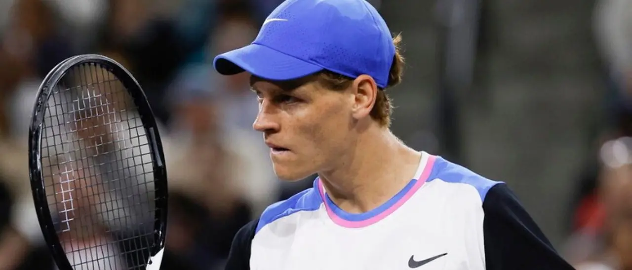 Miami Open, Sinner salvato dalla pioggia. Soffre, va sotto ma batte Griekspoor