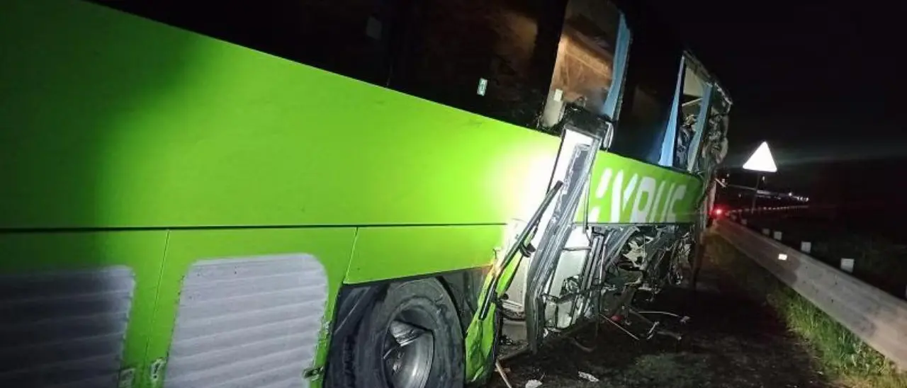 Tragico incidente per un pullman lungo l’autostrada A1 nel Modenese, muore un passeggero