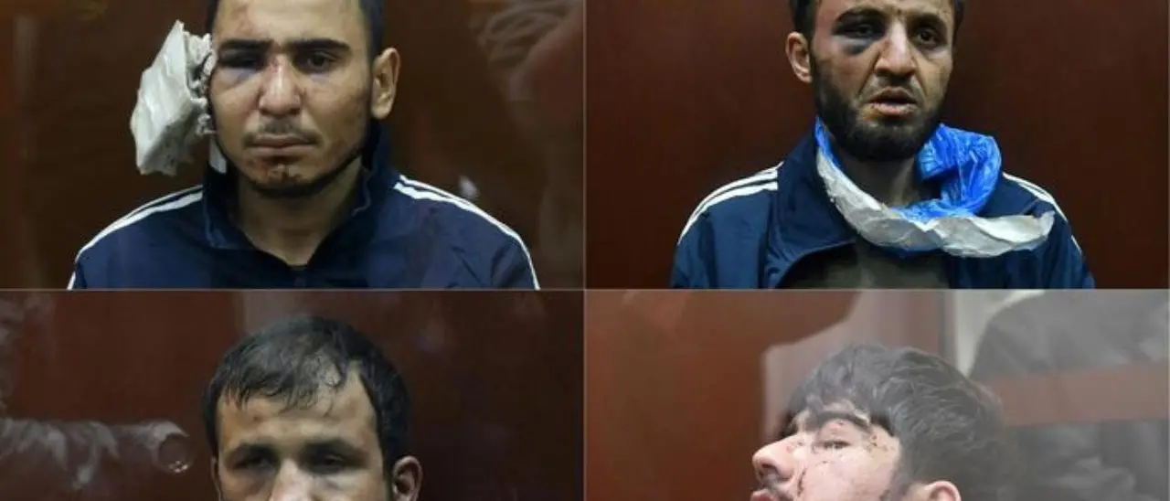 Mosca, torturati e portati in aula i presunti terroristi. Il Cremlino punta il dito verso Kiev, la Ue: «Un pretesto»