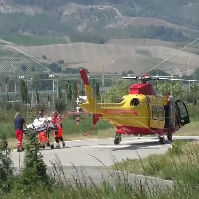 Lamezia, l’ambulanza è senza medico e interviene l’elisoccorso ma nel frattempo il paziente muore