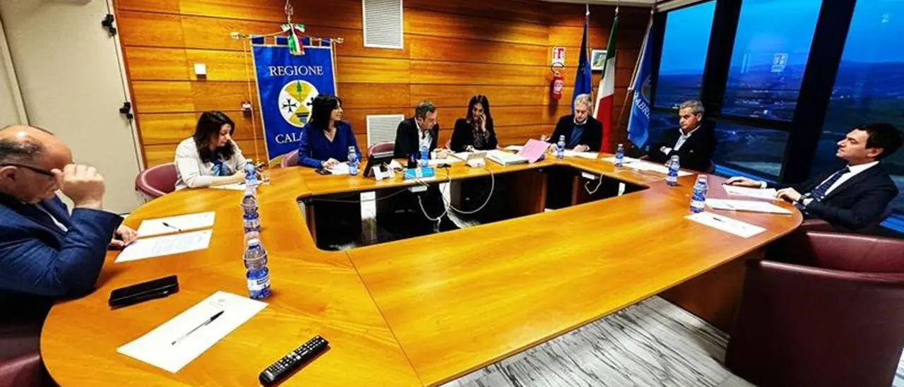 Disco verde dalla Giunta regionale alla bonifica del campo rom di Scordovillo. A Montepaone centro antiviolenza in un bene confiscato