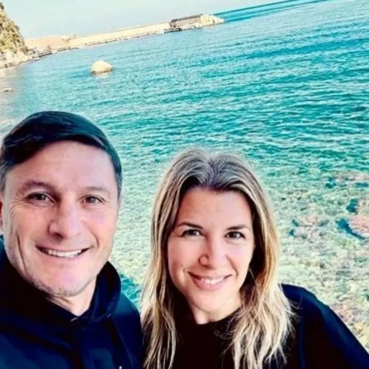Javier Zanetti in Calabria, l’ex capitano dell’Inter e la moglie Paula incantati dal mare di Scilla