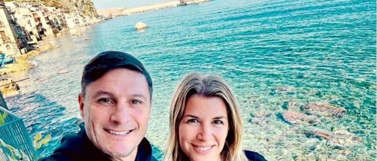 Javier Zanetti in Calabria, l’ex capitano dell’Inter e la moglie Paula incantati dal mare di Scilla