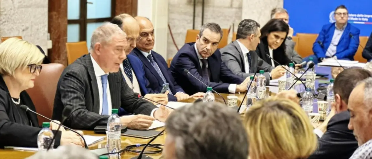 Call center in crisi, Occhiuto dal ministro Urso mette sul tavolo la proposta: «Formazione per ricollocare i lavoratori»