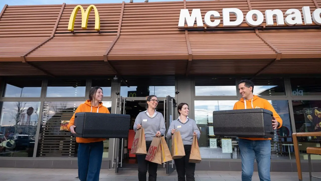 Ben 275 pasti caldi a settimana a chi è in difficoltà: l’iniziativa McDonald’s arriva nel Reggino