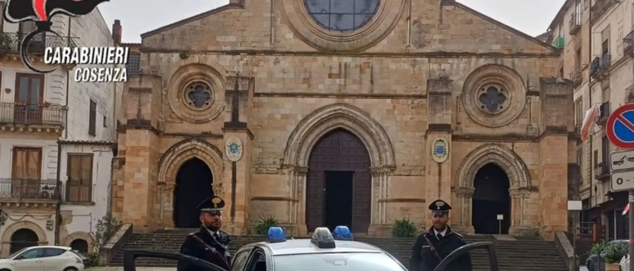 Cosenza, trovato con quasi un chilo di cocaina in casa: arrestato un 49enne