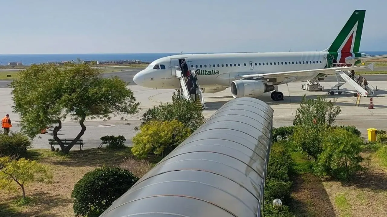 Reggio Calabria, l’aeroporto chiude due giorni per lavori: cancellati 4 voli da e per Roma