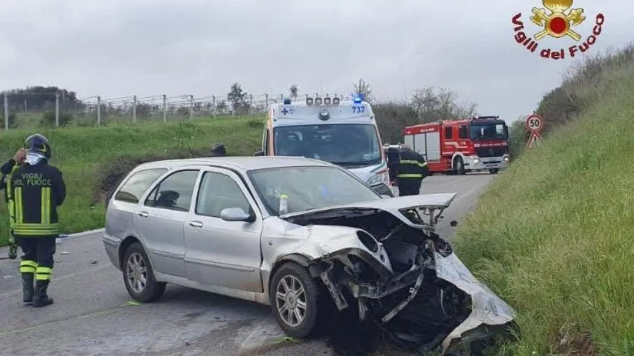 Scontro tra tre auto in provincia di Roma, muore una bambina di 8 anni: 3 i feriti