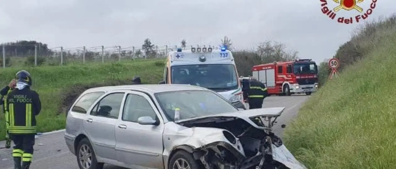 Scontro tra tre auto in provincia di Roma, muore una bambina di 8 anni: 3 i feriti
