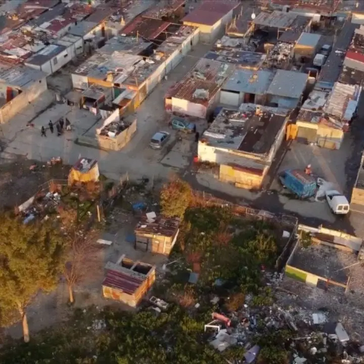 Il caso unico del campo rom di Scordovillo, emergenza ambientale e sociale. I progetti per il dopo bonifica: strade, parchi e strutture sportive
