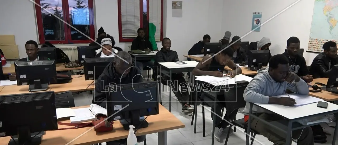 Per Salvini e Valditara troppi stranieri nelle scuole ma in Calabria hanno salvato dalla chiusura i plessi nei borghi