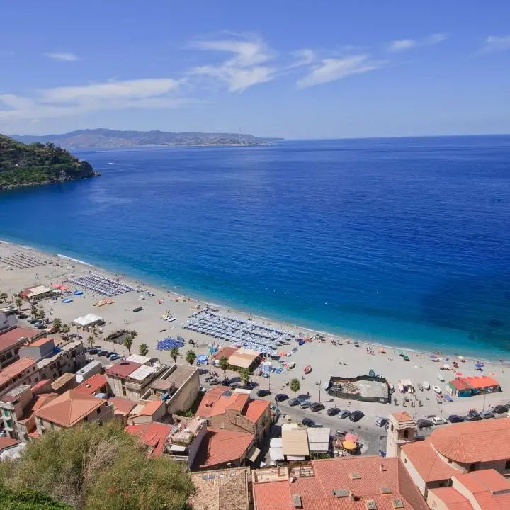 Pasqua a Scilla: nella perla della Costa Viola centinaia di turisti in cerca di mare, relax e buon cibo