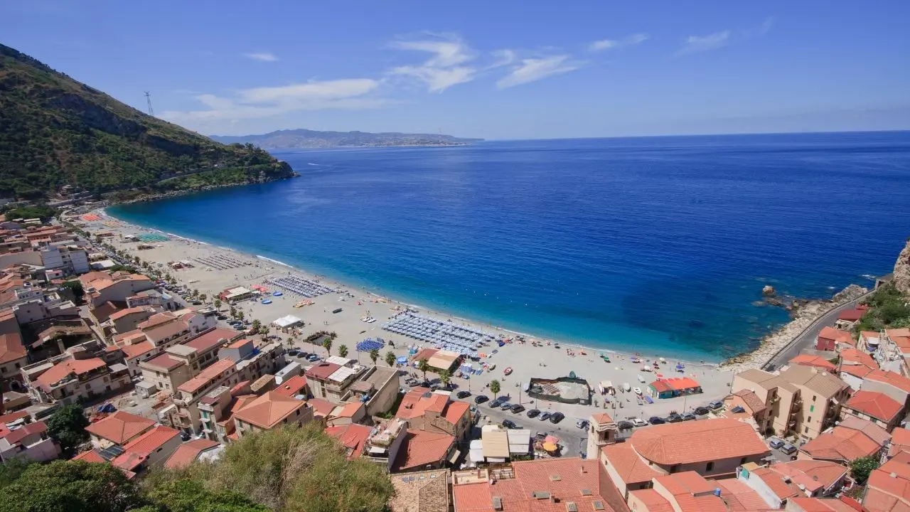 Pasqua a Scilla: nella perla della Costa Viola centinaia di turisti in cerca di mare, relax e buon cibo