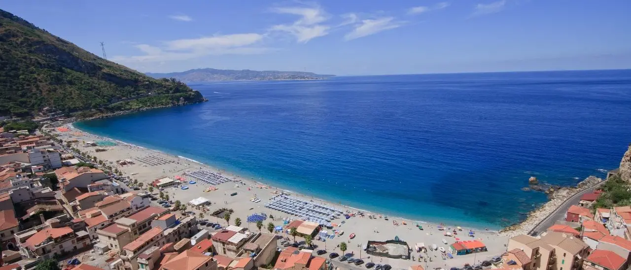 Pasqua a Scilla: nella perla della Costa Viola centinaia di turisti in cerca di mare, relax e buon cibo