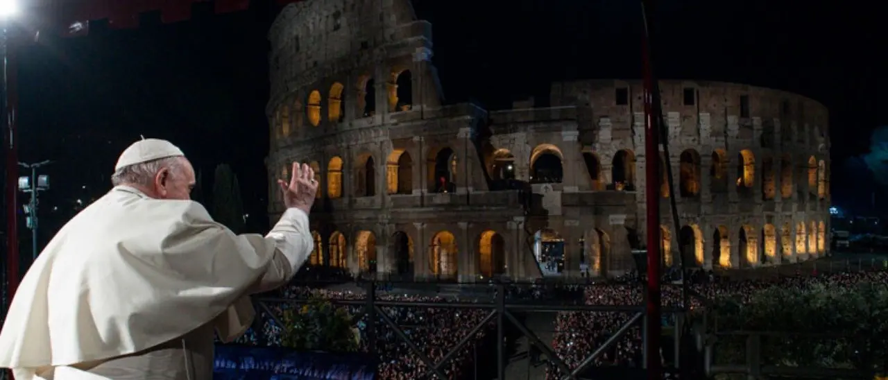 Il Papa non sarà al Colosseo per la Via Crucis: seguirà il rito da Casa Santa Marta