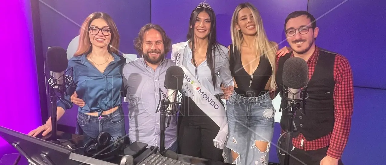 Bellezza e talento negli studi di LaC: Miss Mondo Calabria Nicoletta Ventrice ospite della Banda degli OnAir