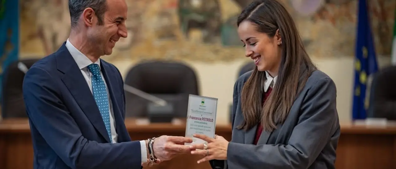 È una delle coriste di Baglioni e sogna Broadway, la cosentina Francesca Petrolo premiata dalla sua città