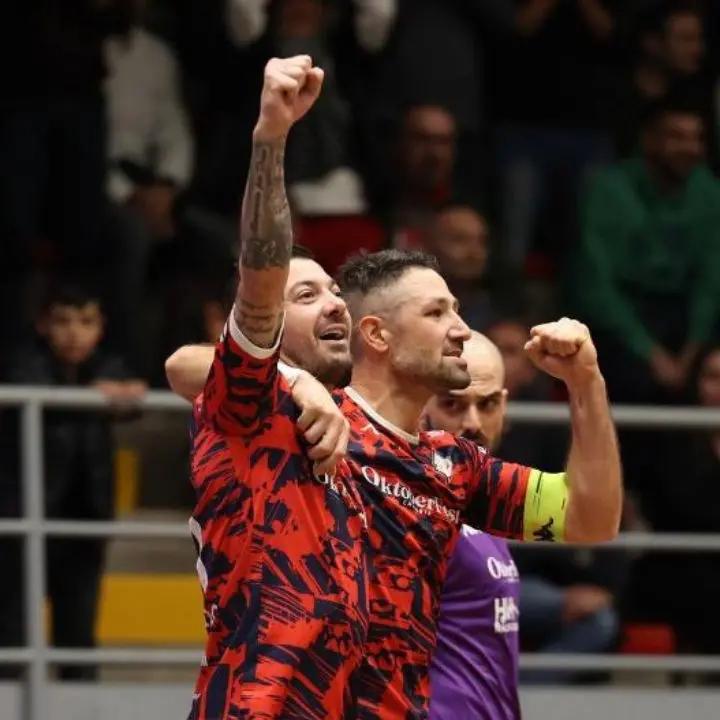 Serie A di calcio a 5, la Pirossigeno Cosenza brilla e batte 8-4 il Pomezia: scatto salvezza dei lupi