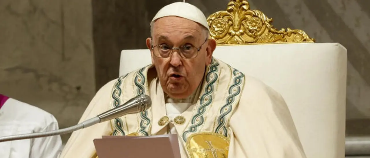 Pasqua, Papa Francesco in Piazza San Pietro durante la messa: «La pace non si costruisce mai con le armi»