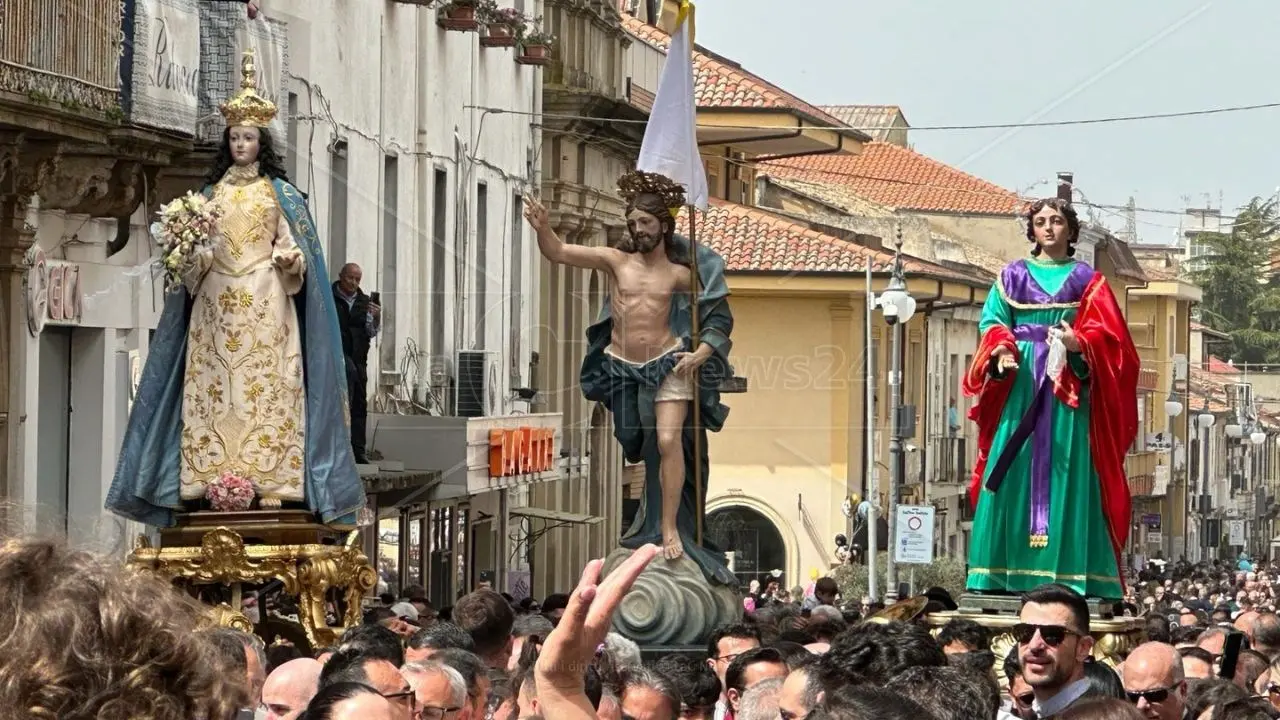 L’Affruntata di Vibo: fede e tradizioni nel rito che racconta l’incontro tra la Madonna e Gesù Risorto