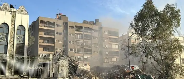 Raid israeliano a Damasco, colpito palazzo dell’ambasciata iraniana: «Molti morti e feriti»
