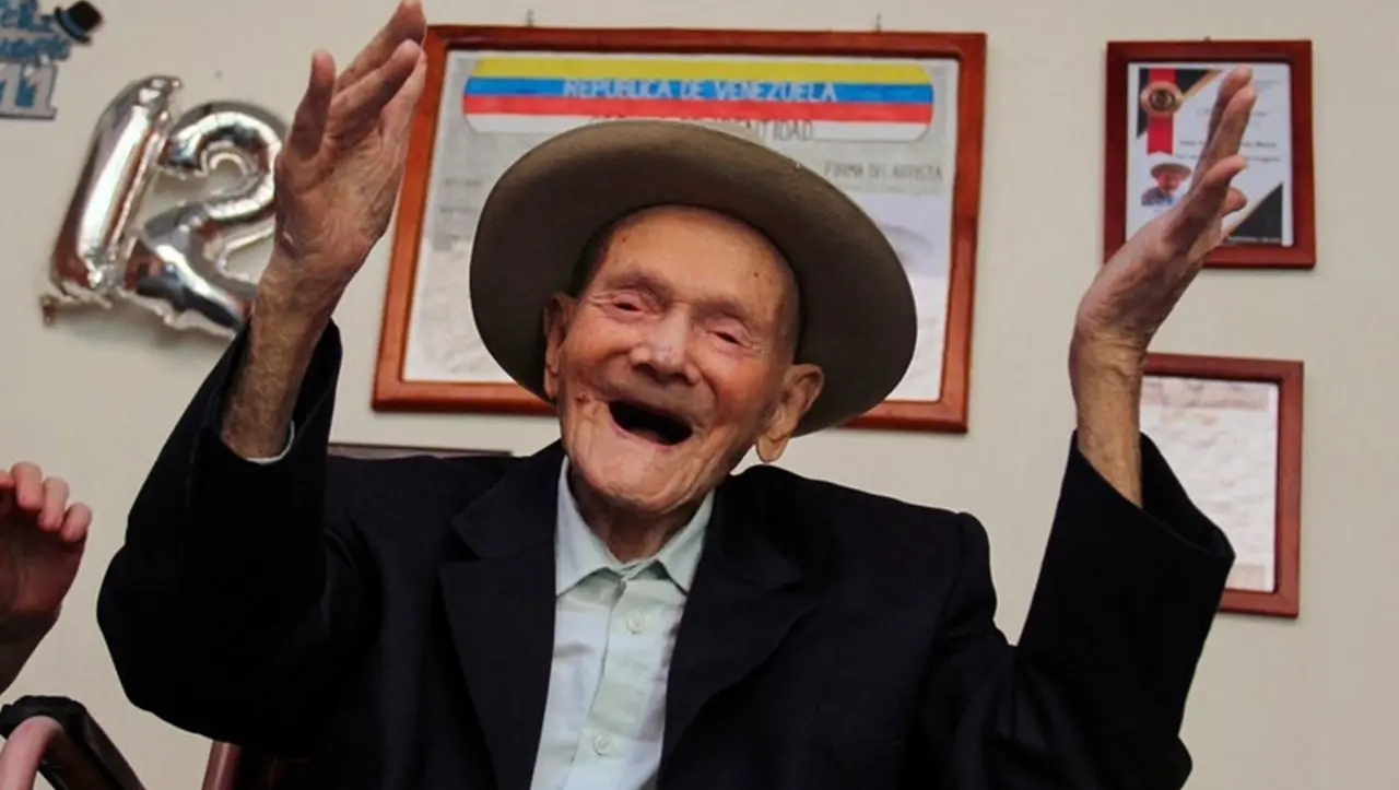 È morto a 114 anni l’uomo più anziano del mondo, Juan Vicente Perez Mora viveva in Venezuela