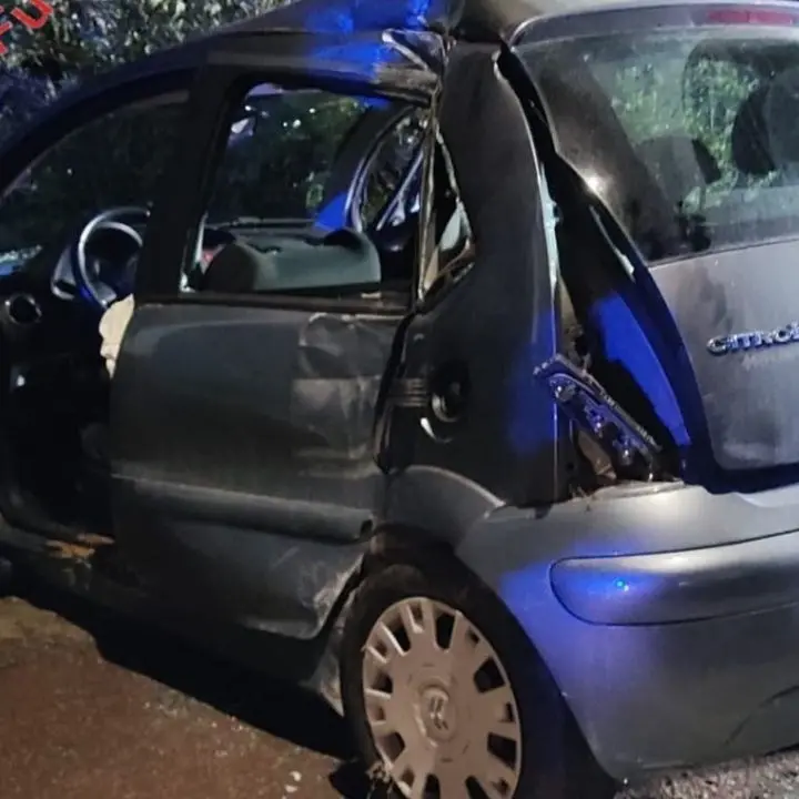 Incidente nella notte di Pasquetta a Lamezia Terme, tre feriti nello scontro tra due auto