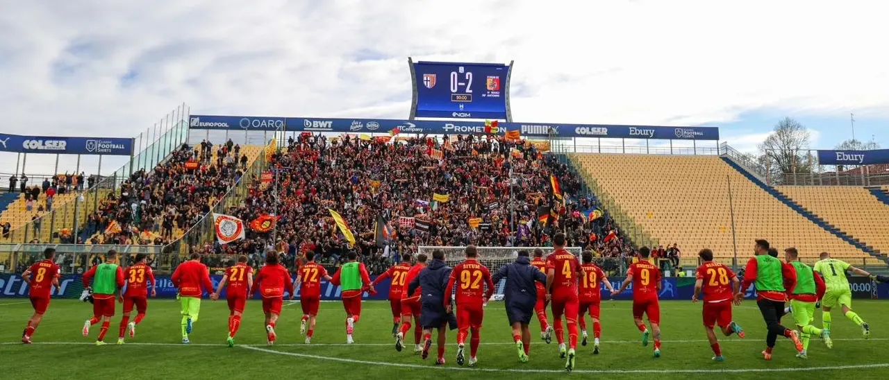 Il Catanzaro sogna la promozione diretta in Serie A. Non è impossibile: ecco perché